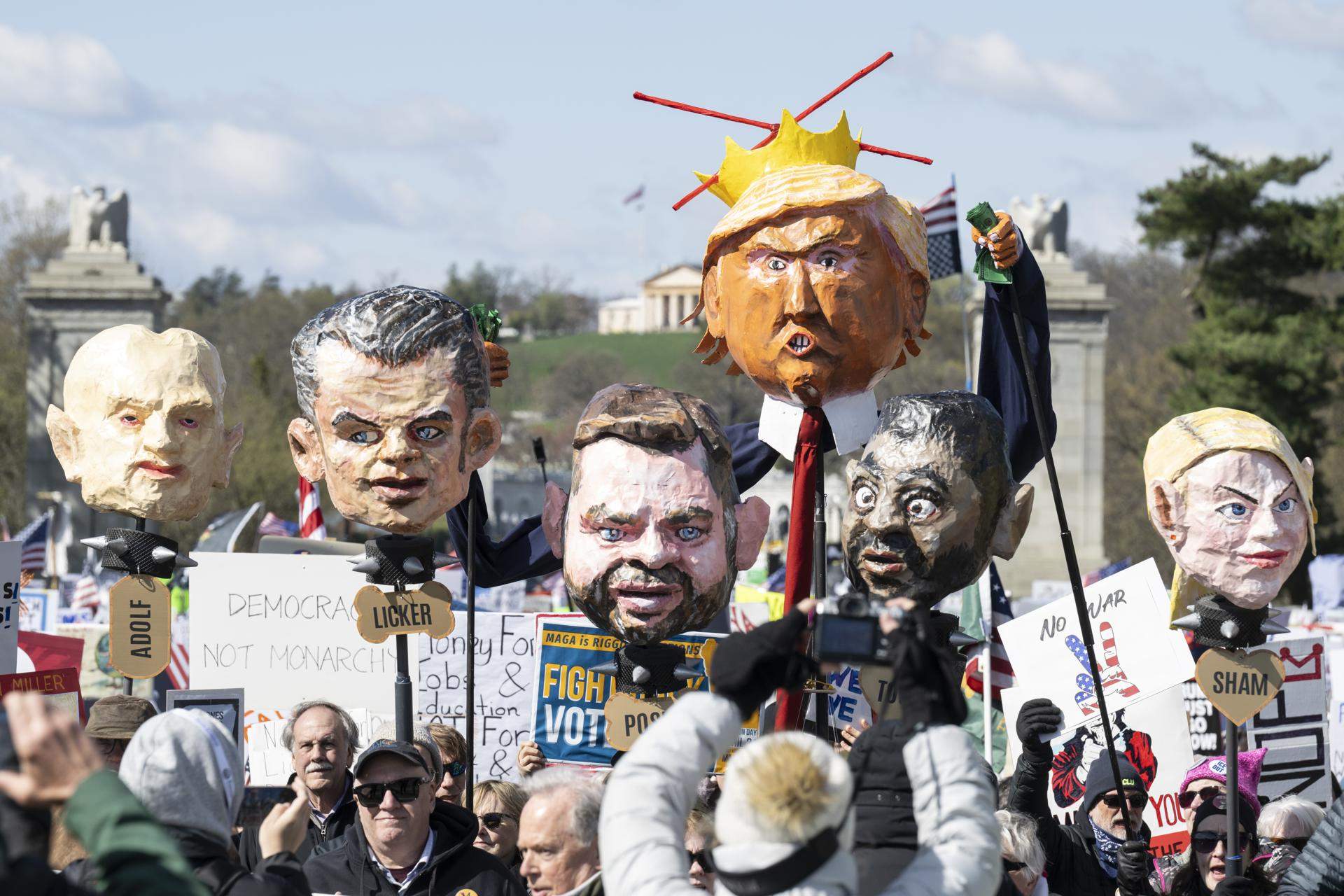 Cientos de miles de personas salen a las calles de EE. UU. contra Trump ...