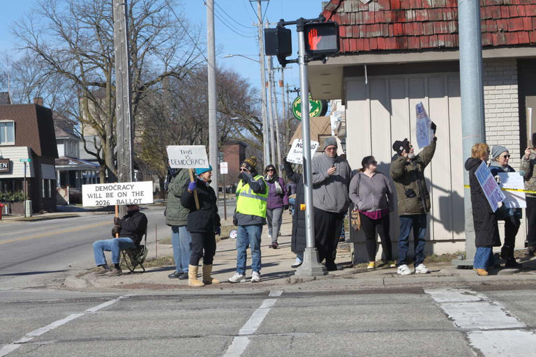 Manistee protest highlights push against authoritarianism with 600 ...