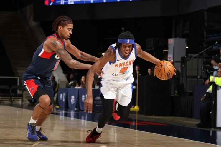 Le Français Adama Bal avec le maillot des Westchester Knicks, l’équipe de G-League de la franchise de Manhattan en novembre dernier.© Stephen Gosling / NBAE / Getty Images / Getty Images via AFP