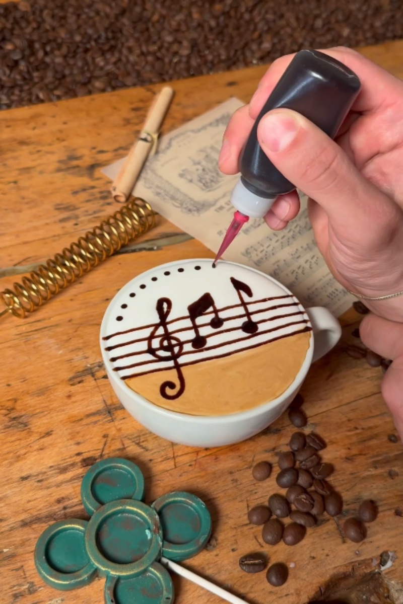 Music note latte art coffee design