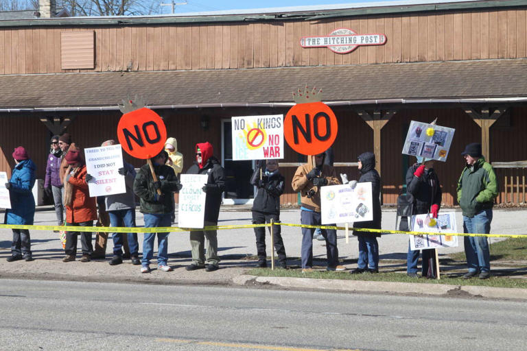 Manistee protest highlights push against authoritarianism with 600 ...