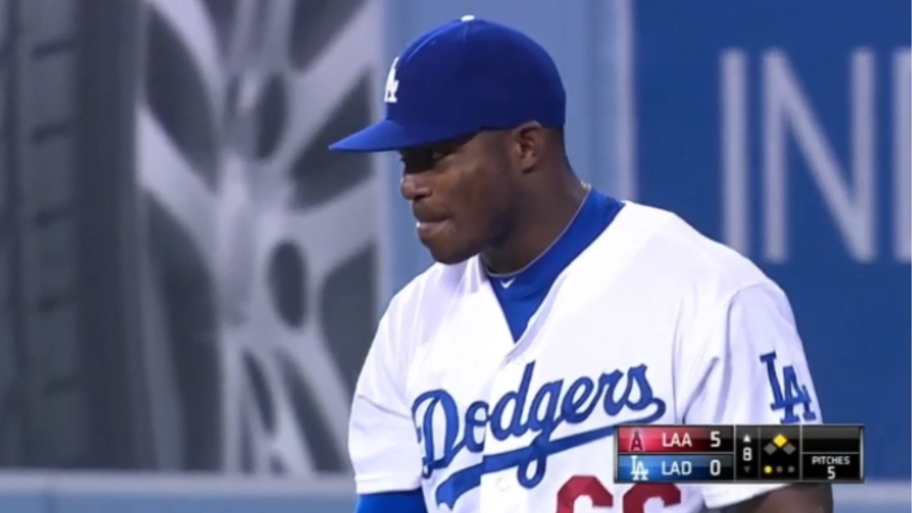 When a hobbled Albert Pujols humbled a lazy outfielder with his "speed"<br>