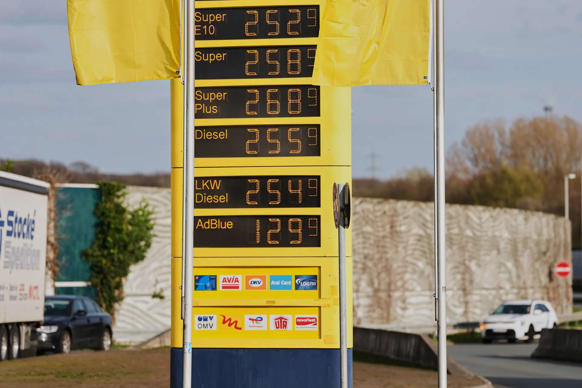 Gas prices today March 28: Check latest rates in California, Texas ...