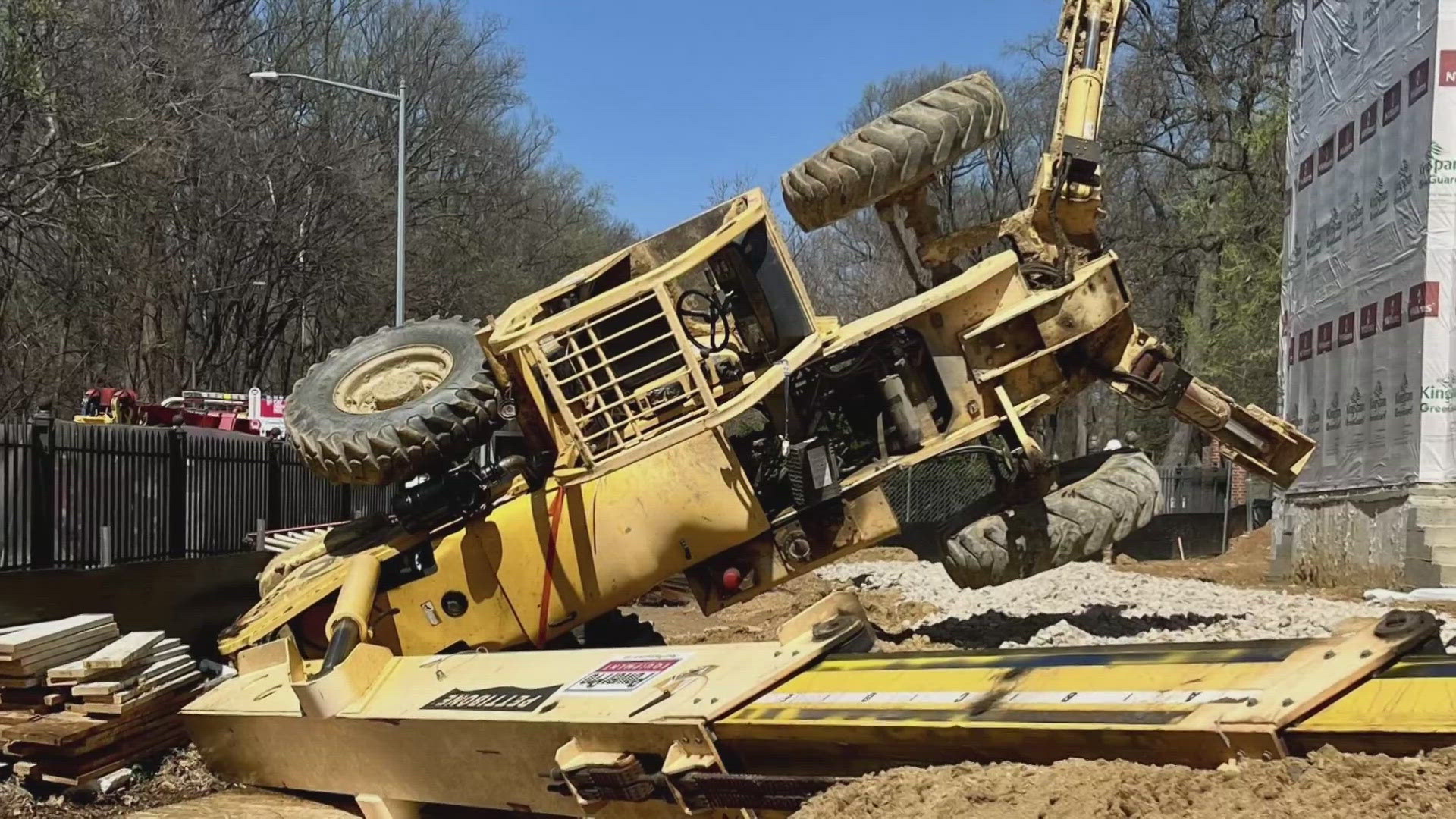 2 suffer traumatic injuries after elevated lift overturns in DC