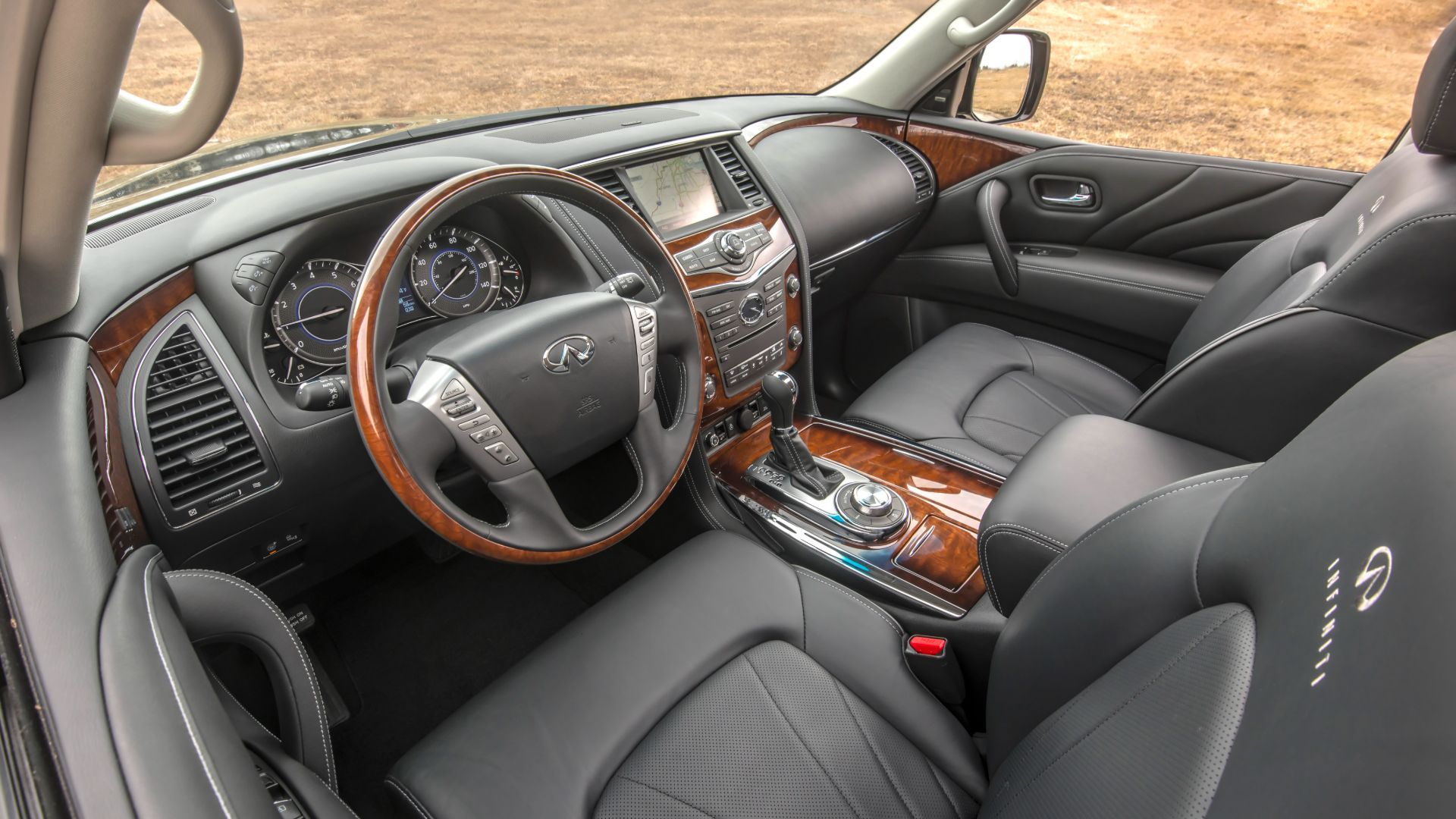 The 2015 Infiniti QX80 has an interior that puts new luxury cars to shame