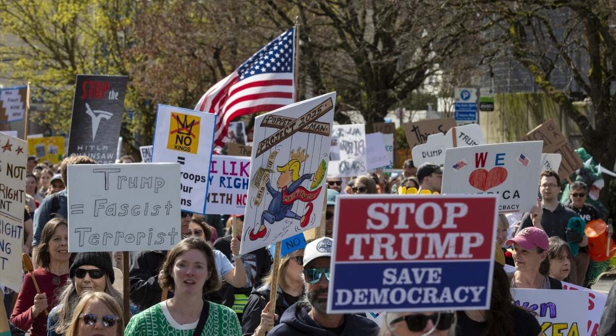 Miles de manifestantes protestan contra Donald Trump y la guerra en las ...