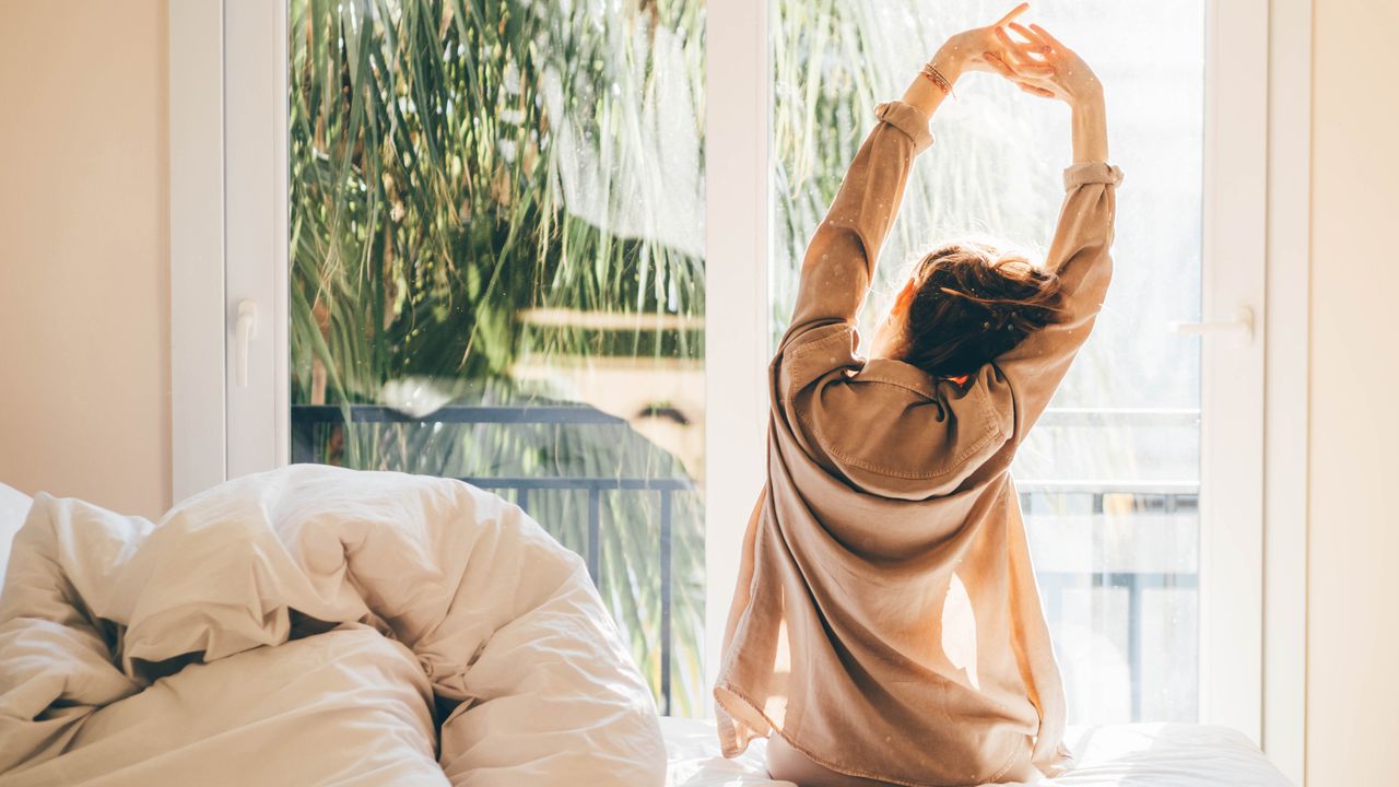 5 things I do at night to wake up with energy — tips from a sleep coach who used to have insomnia