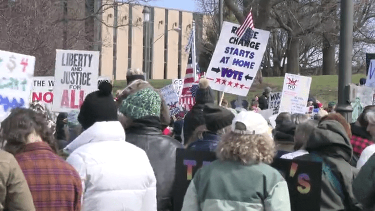 Thousands gather outside Capitol, across Iowa for 'No Kings III' protest
