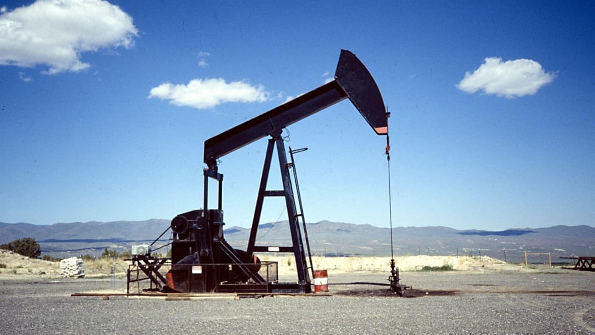 Drillers see triple-digit crude and hit the brakes<br><br>