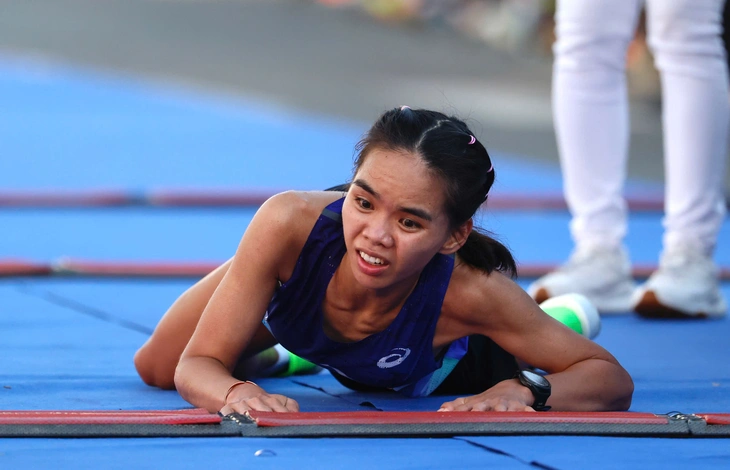 Runner Ngọc Hoa bò về đích: Thể thao đỉnh cao là không bỏ cuộc hay dừng lại đúng lúc?