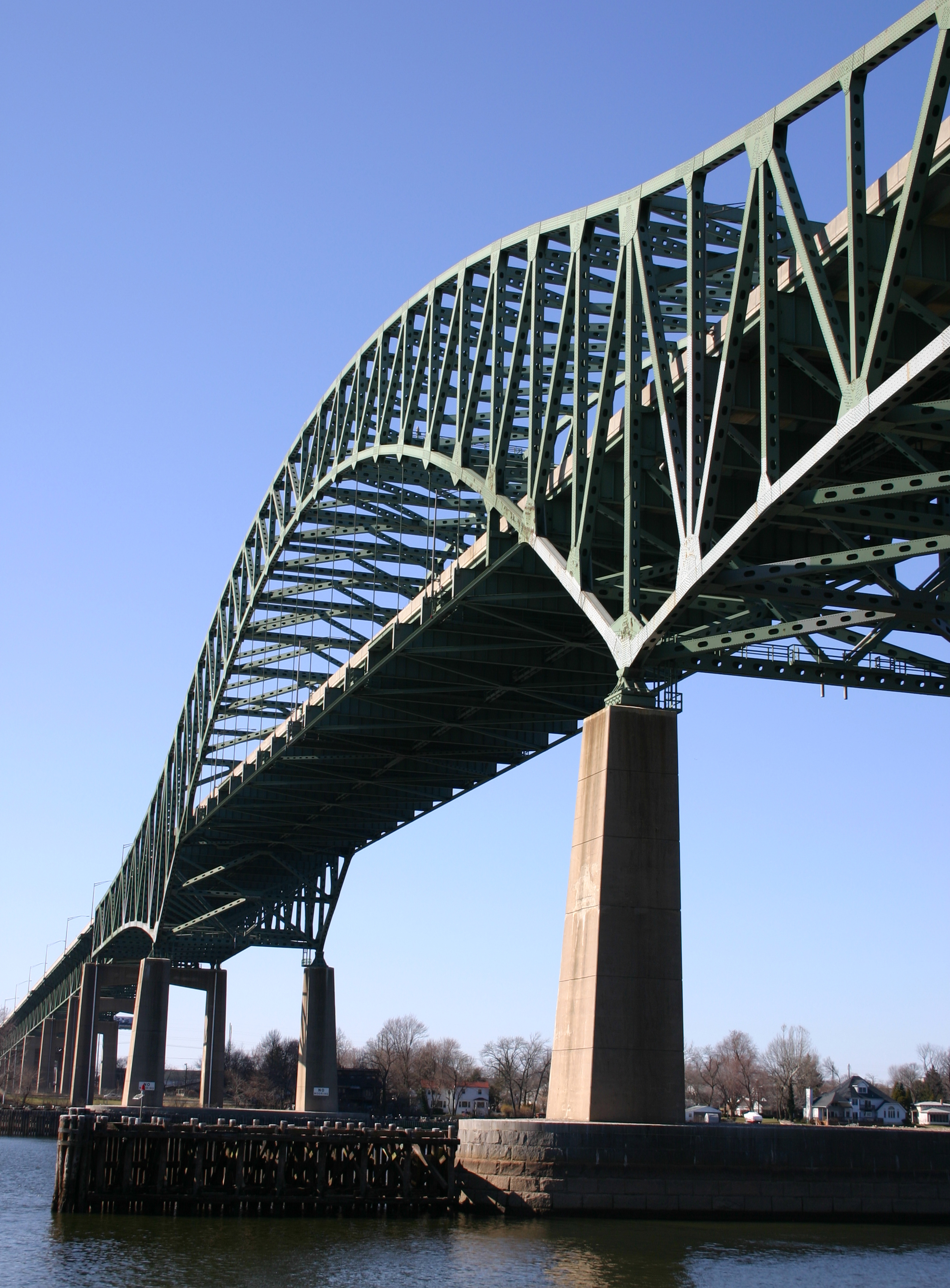 $600 million awarded from federal gov't to replace Delaware River Bridge