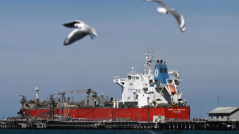 Truck tax cut backed as fuel-rationing threat looms