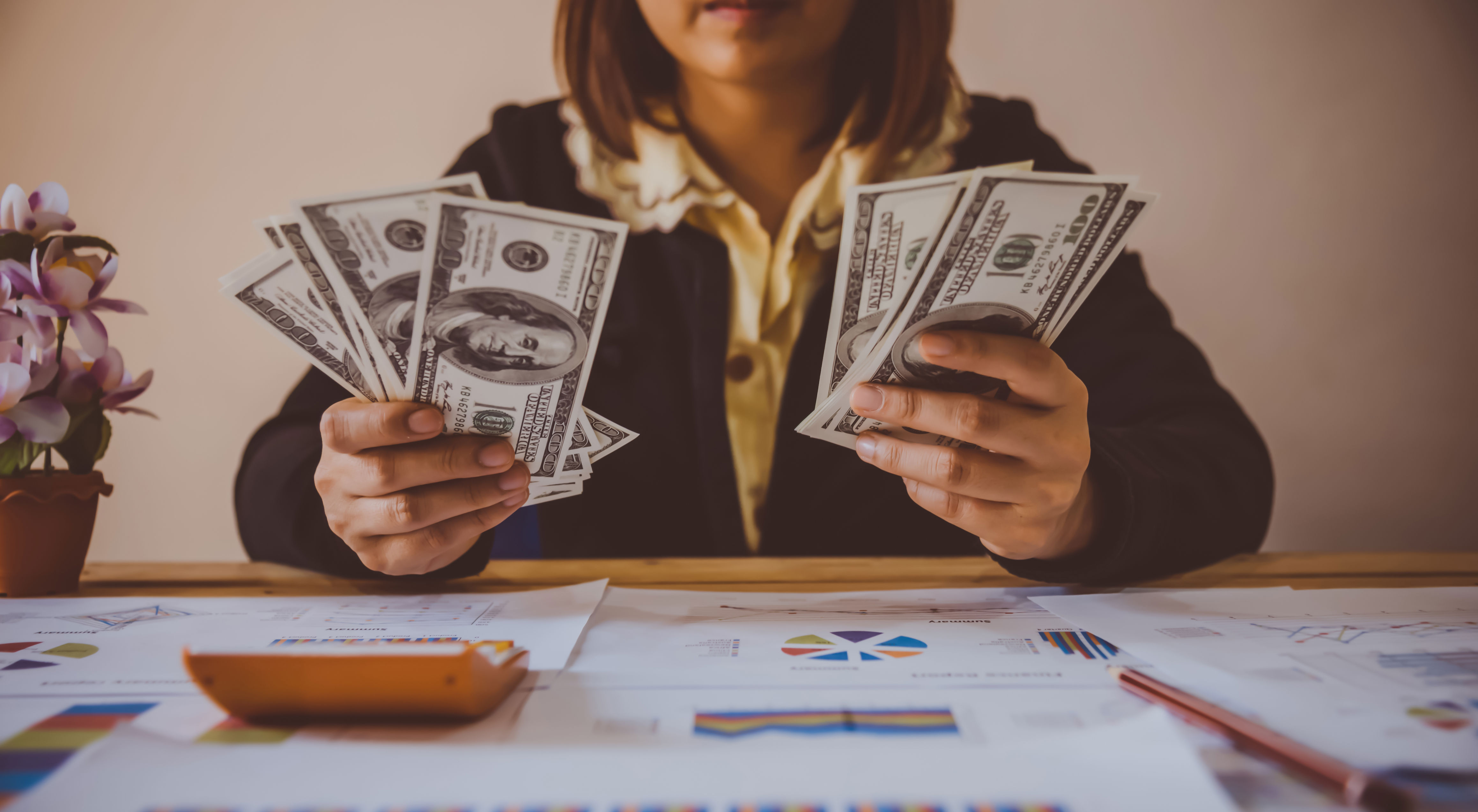 Market volatility has investors on edge. Here are smart places to park your cash at $5K, $10K and $25K<br>