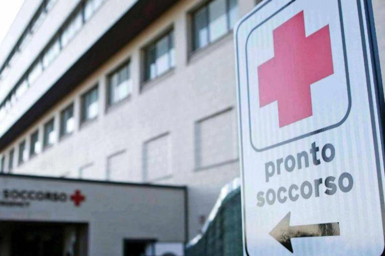 Biancavilla, si presenta in ospedale ferito da proiettili ma non parla: scattano le indagini