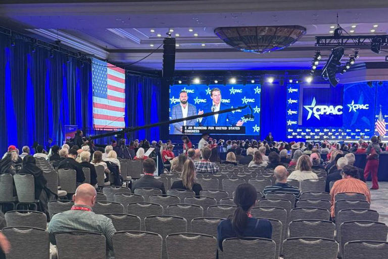 Hundreds of seats empty at major GOP conference as bored audience ...