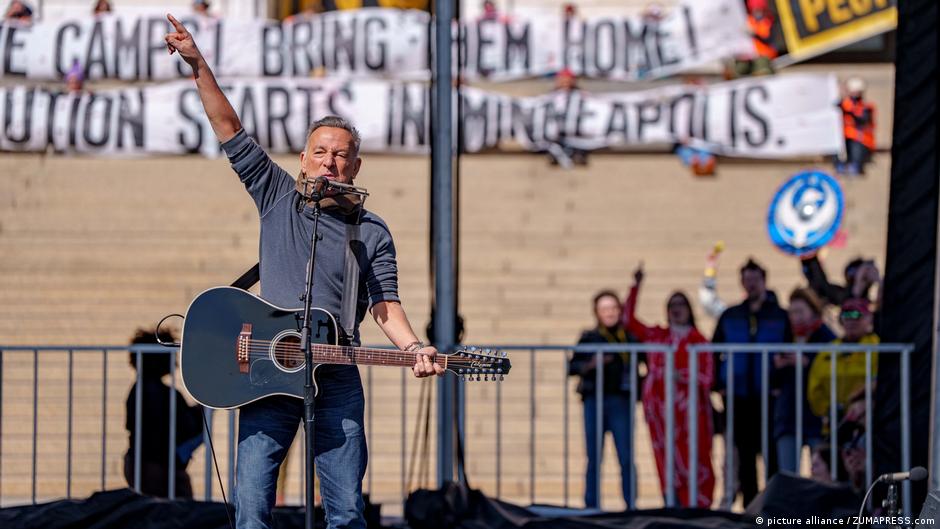 Protesto anti-Trump atrai milhões às ruas dos EUA