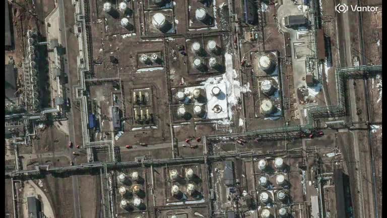 Satellite imagery of major Russian oil refinery before and after Ukraine attack<br><br>