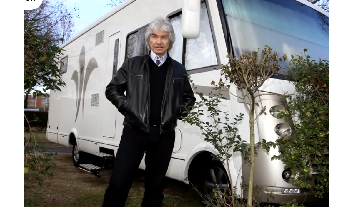 9m27-sur-2m40-le-camping-car-hors-norme-de-daniel-guichard-pour