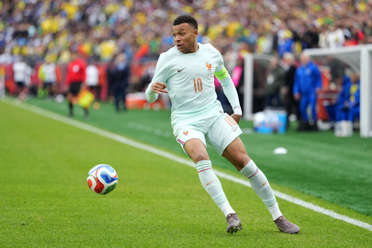 Is Kylian Mbappe playing tonight for France vs Colombia?