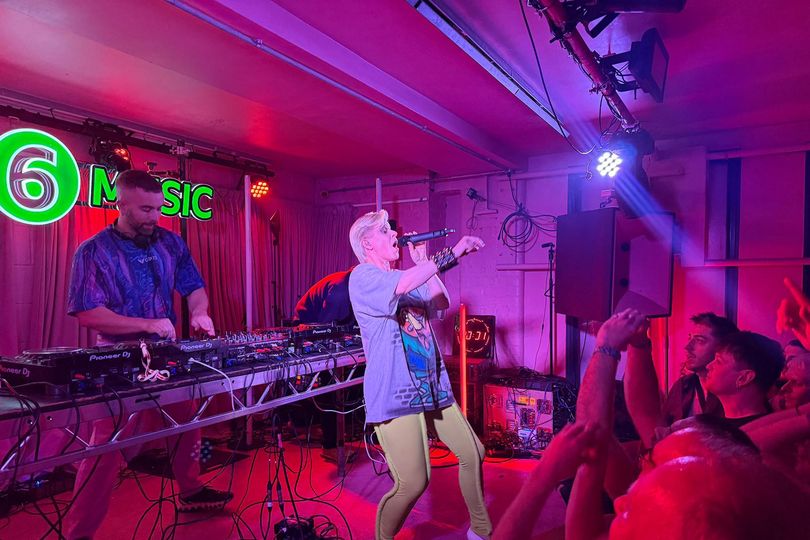 Pop legend makes surprise appearance at YES