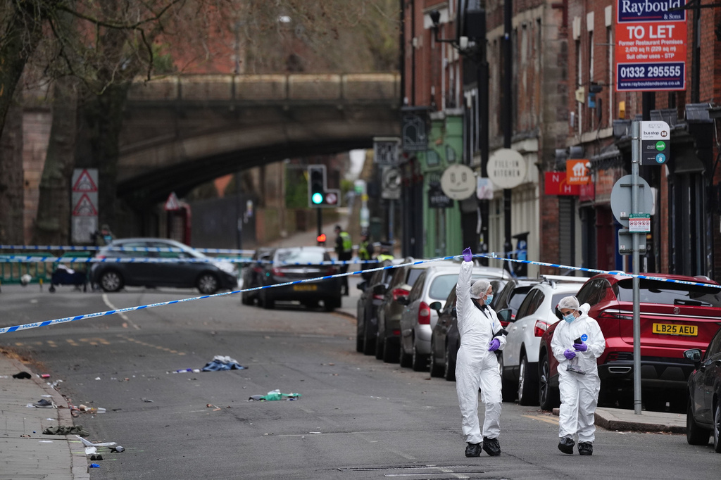 UK police arrest a man after a car hits pedestrians in the English city of Derby, injuring 7<br><br>