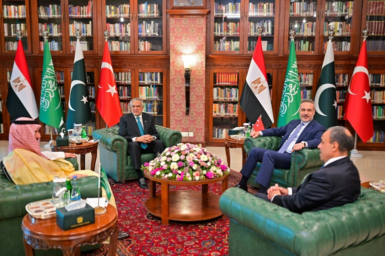 Pakistan says growing support for its Mideast war talks plan