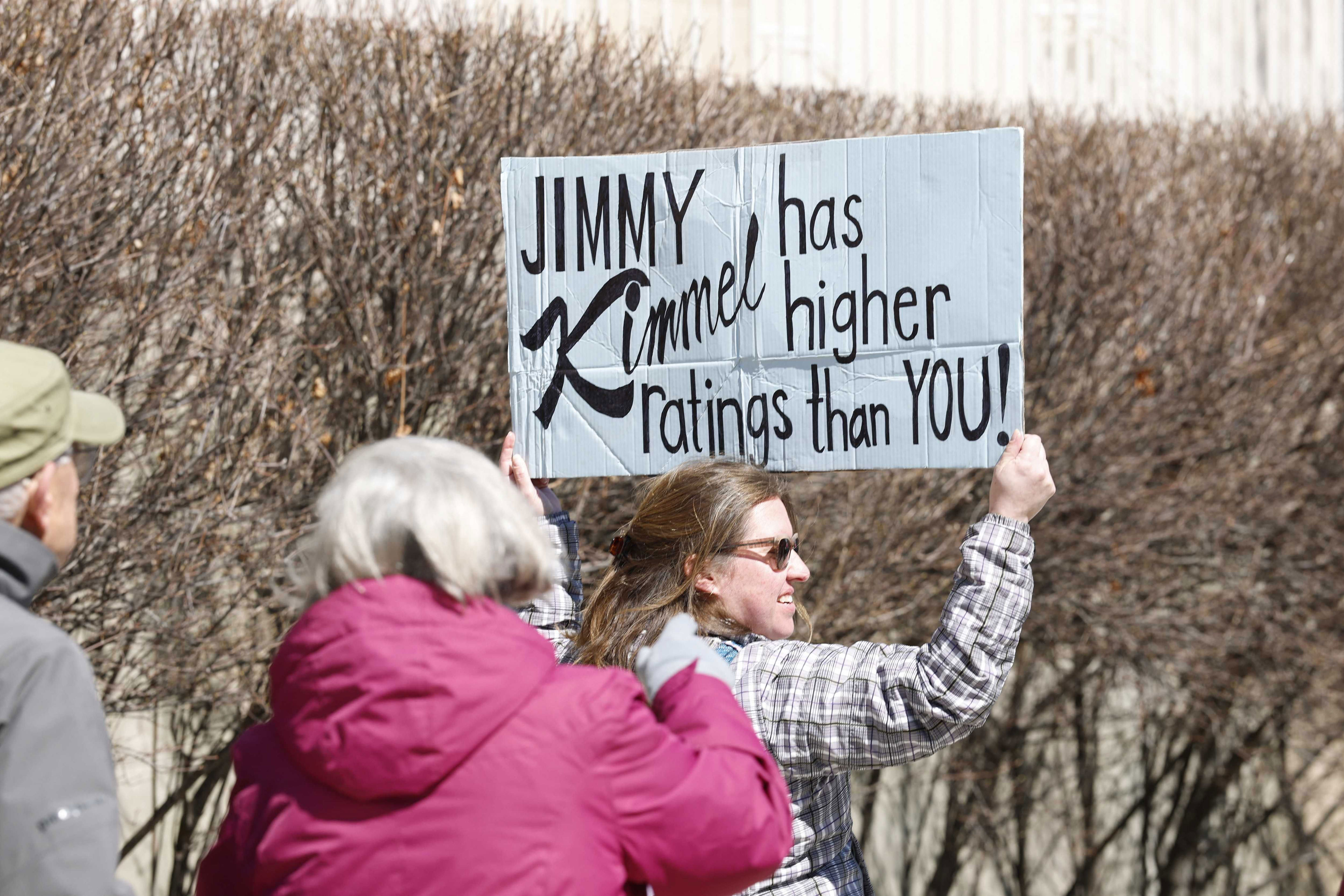 17 best signs that perfectly sum up 'No Kings' protesters' feelings ...