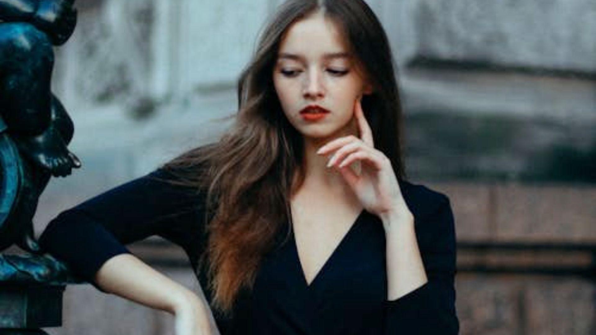 How wardrobe choices reflect emotional states