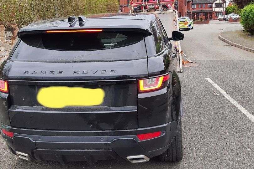 Range Rover stopped and police received major update as dealt with driver