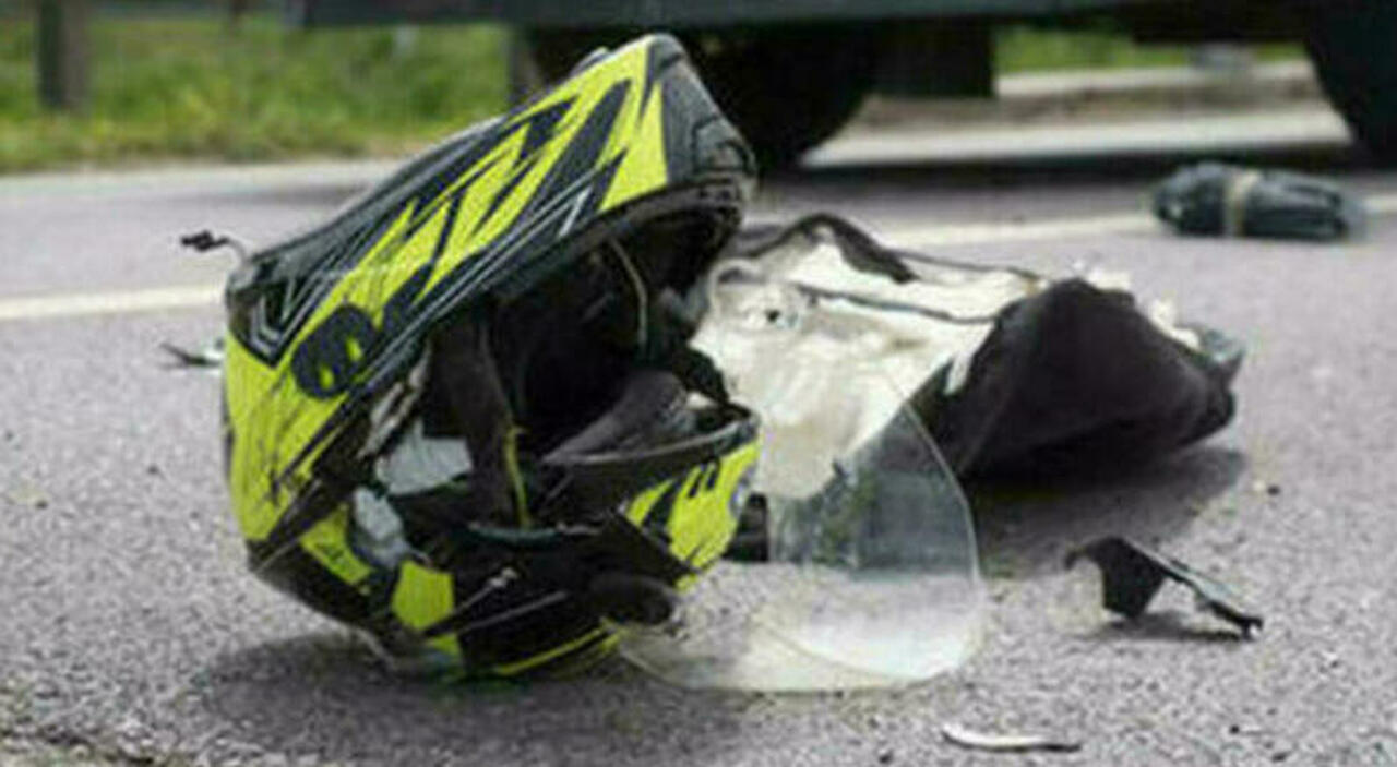 Scontro tra moto e auto alla stazione Tuscolana, morto un centauro ...