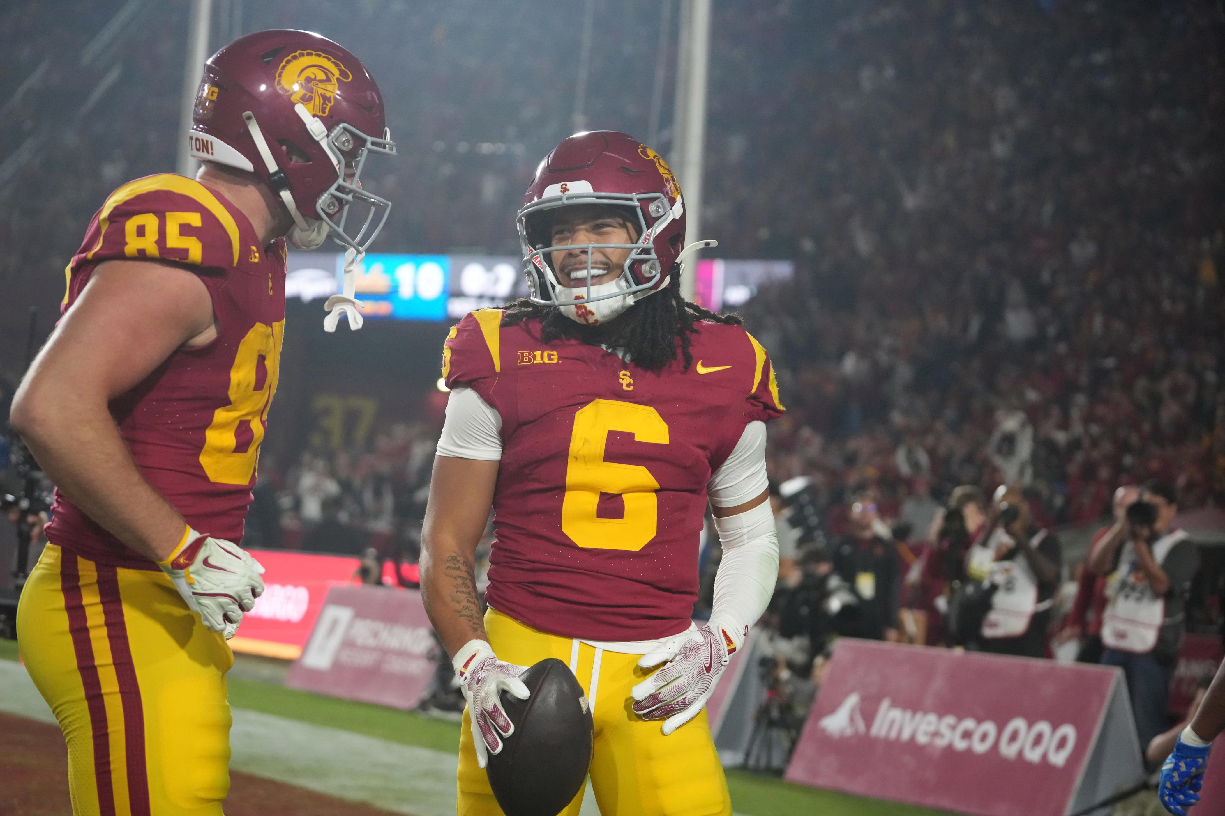 USC’s Makai Lemon officially presented with 2025 Biletnikoff Award