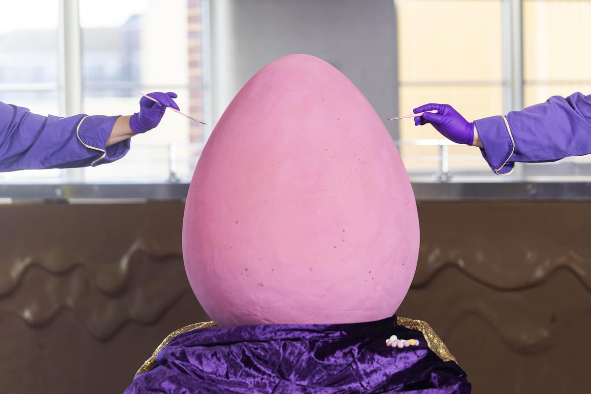 Chocolatiers make the world's largest mini egg