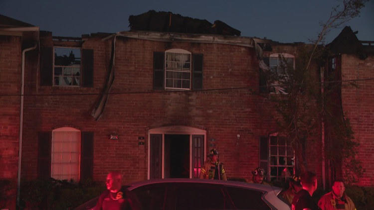 Firefighter injured after balcony collapse at west Houston apartment ...