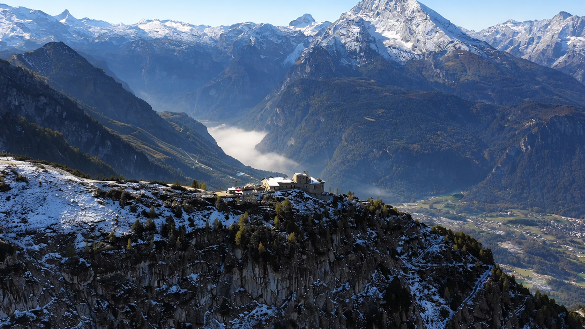 A building placed on the edge of a cliff