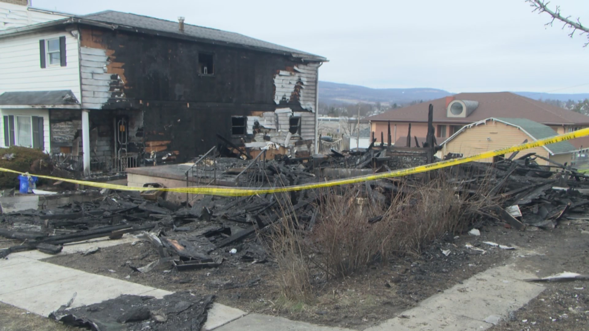 Community reacts after fire leaves 1 dead, displaces 4 | 28/22 News