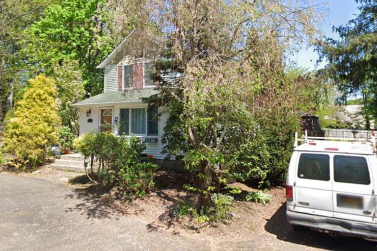 Teen stabs grandmother’s fiancé to death in E Northport trailer, cops say