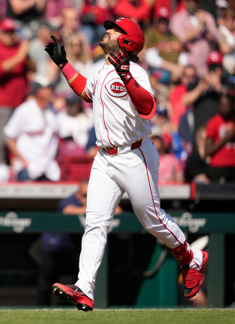 Eugenio Suarez hits a 3-run homer and Reds beat Red Sox 3-2 to win ...