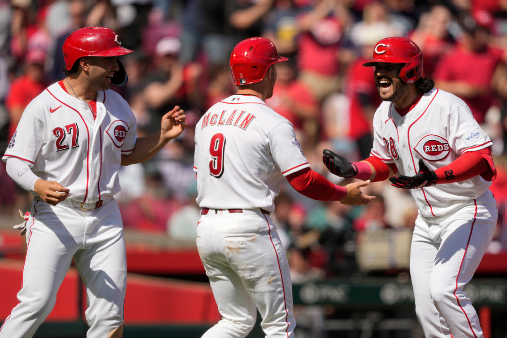 Eugenio Suarez hits a 3-run homer and Reds beat Red Sox 3-2 to win ...
