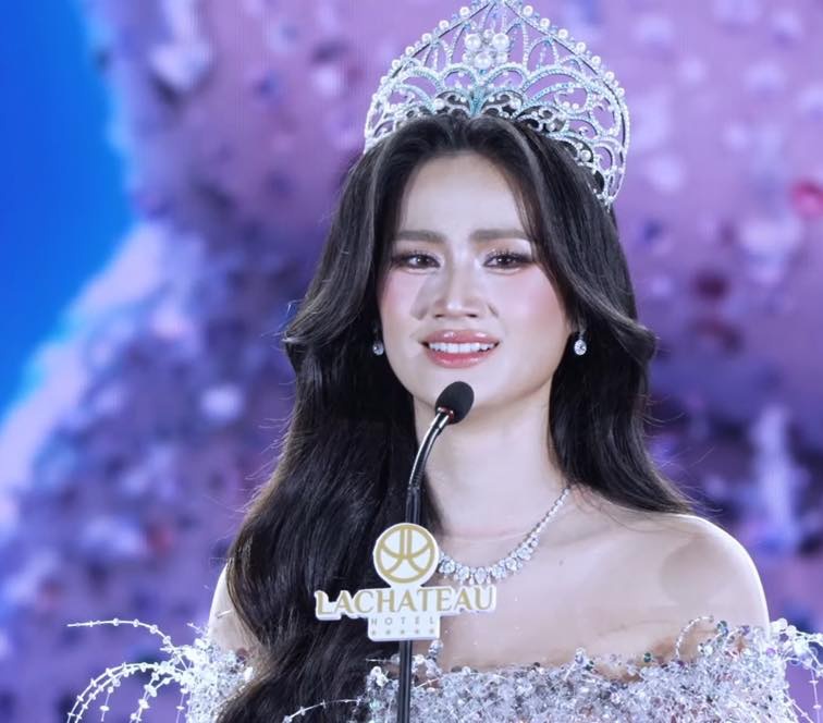 Hoa hậu Ý Nhi bật khóc khi kết thúc nhiệm kỳ Miss World Vietnam