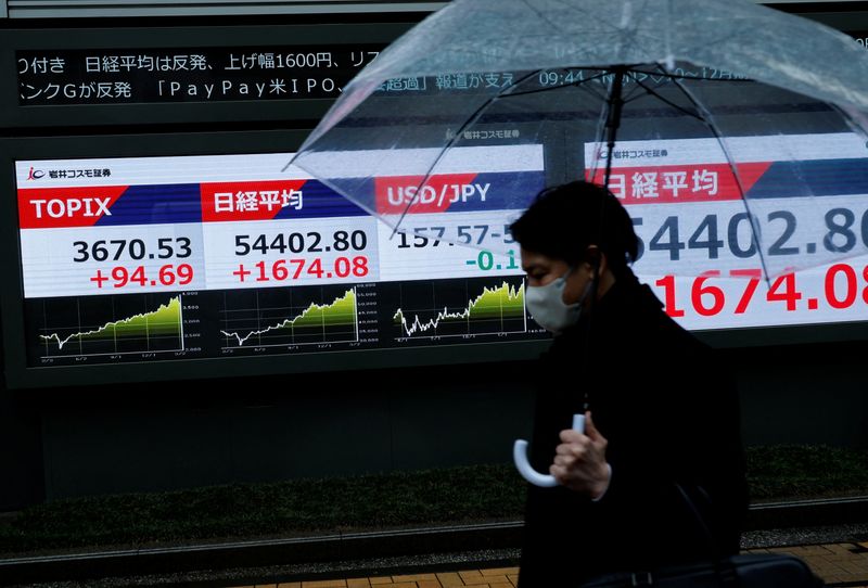 Stocks dive in Asia, Brent crude heads for record monthly rise<br>