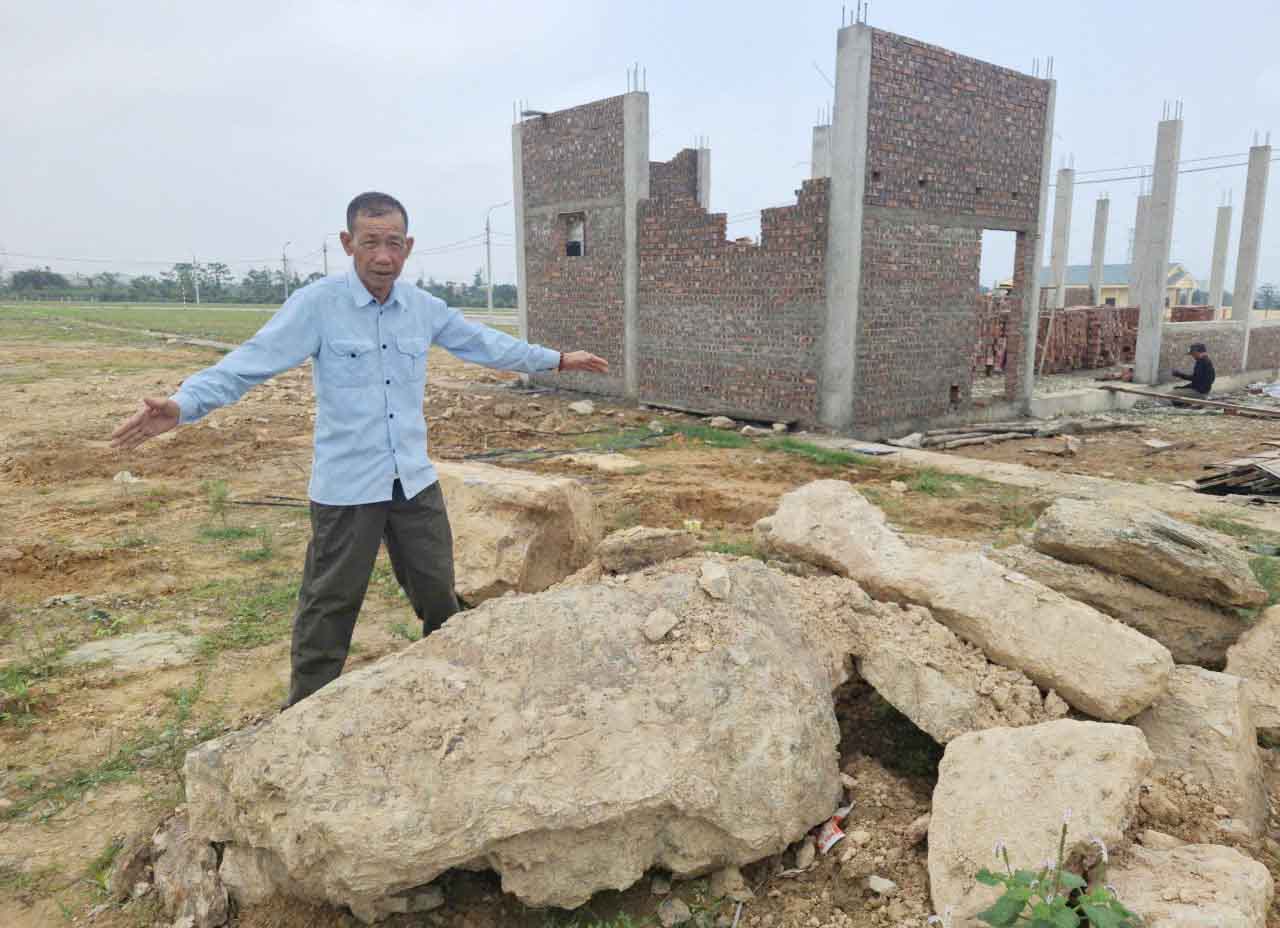 Khu tái định cư Trường Sơn dùng đá tảng để san mặt bằng, làm rõ tránh nhiệm nhà thầu