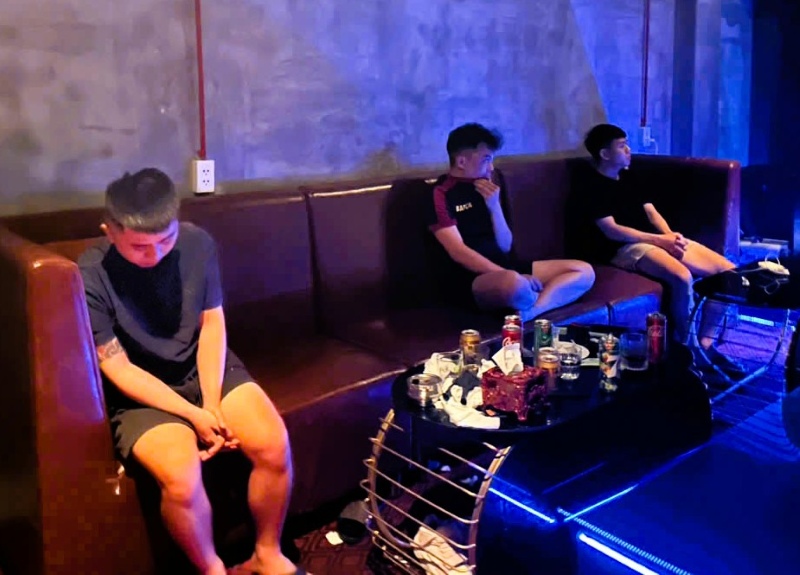 Bắt quả tang nhóm tổ chức sử dụng ma túy trong quán karaoke ở Đà Nẵng