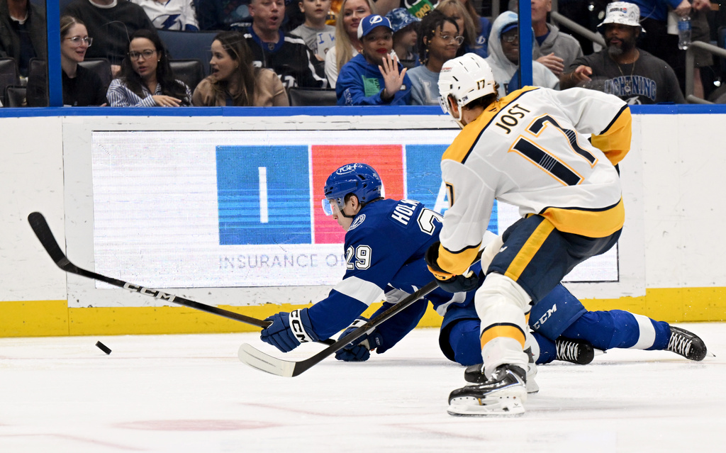 Jake Guentzel's goal, 2 assists lead Lightning over Predators 3-2