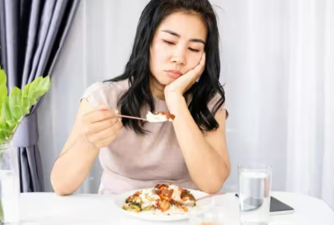 Vì sao bị bệnh lại chán ăn? Khoa học hé lộ lý do