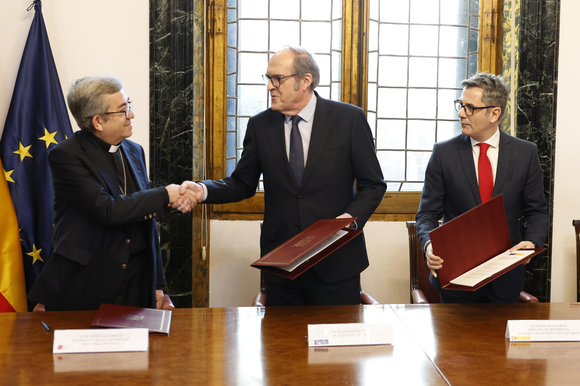 Gobierno e Iglesia firman el protocolo para indemnizar a las víctimas ...