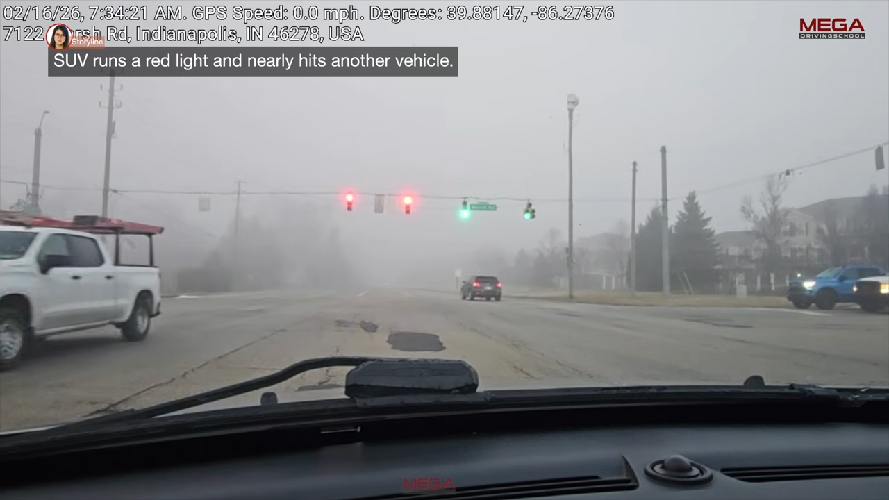 SUV runs a red light and nearly causes a T-bone crash