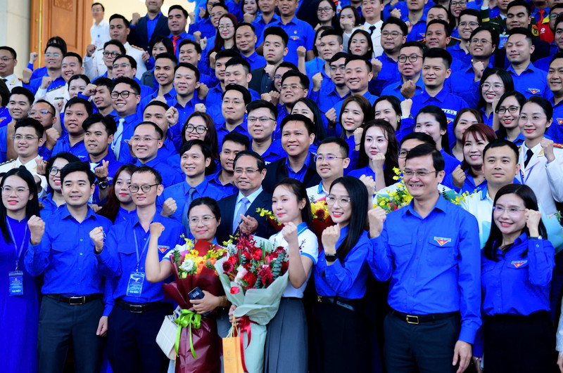 Thủ tướng nhắn nhủ '6 tiên phong': Người trẻ gạt tư duy bằng cấp, dám bước vào vùng chưa có lối mòn