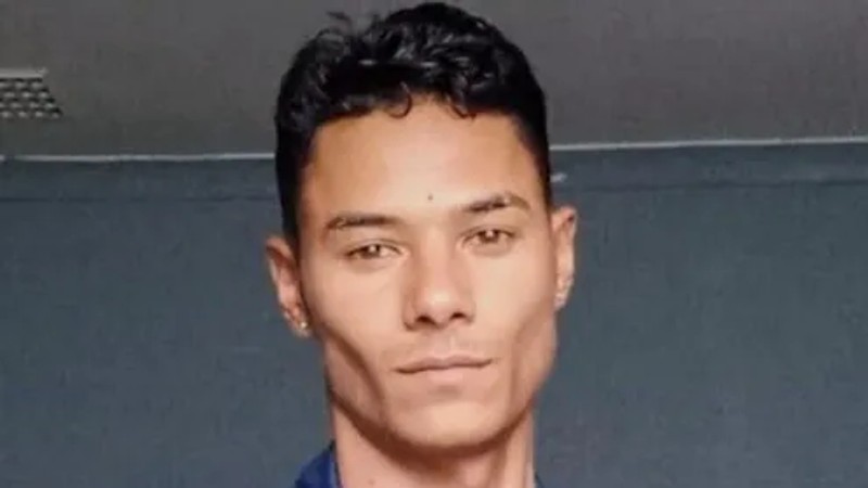 Hero officer killed while helping at crash scene - family demands ...