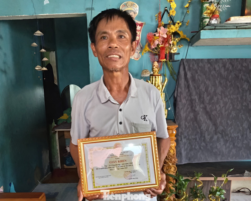 Lao ra sóng dữ cứu 2 cháu nhỏ, người đàn ông Đà Nẵng kể phút sinh tử