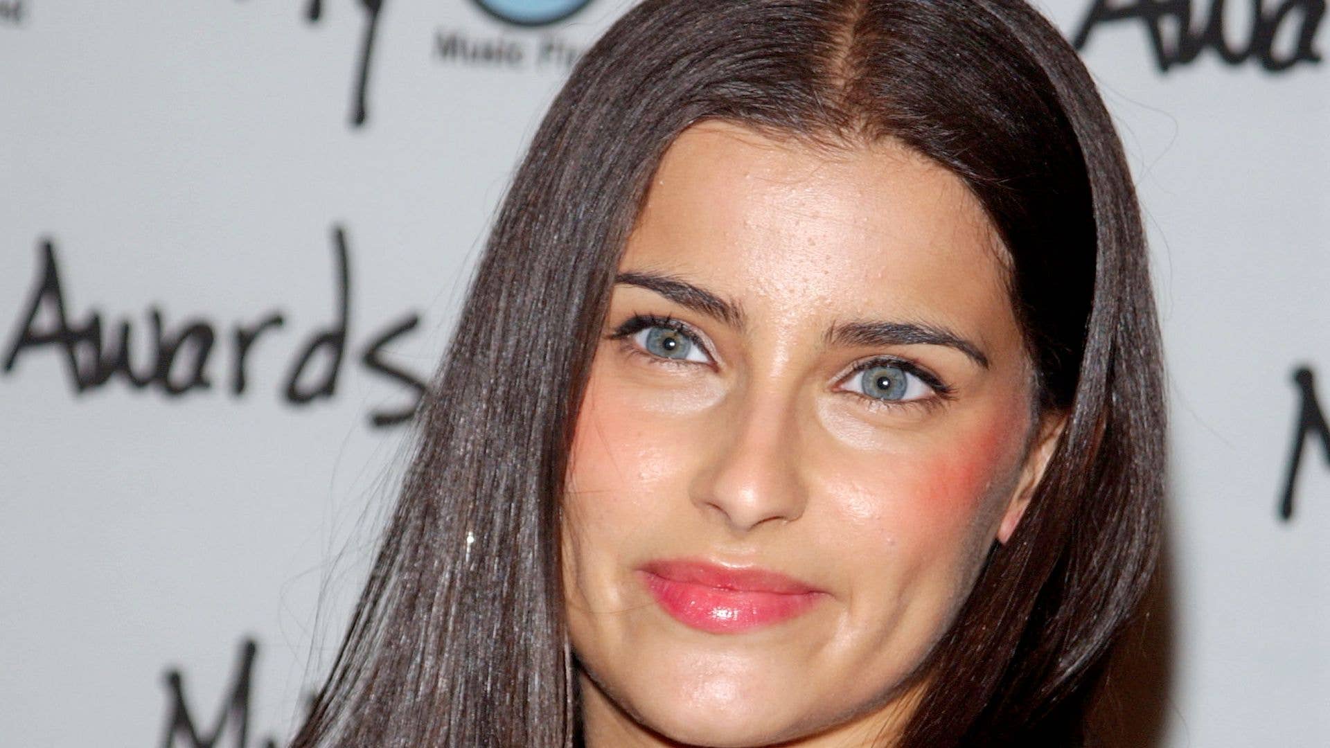 Nelly Furtado turns heads in strapless dress at star-studded awards